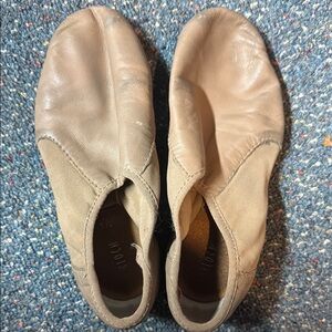Girls Tan jazz shoes